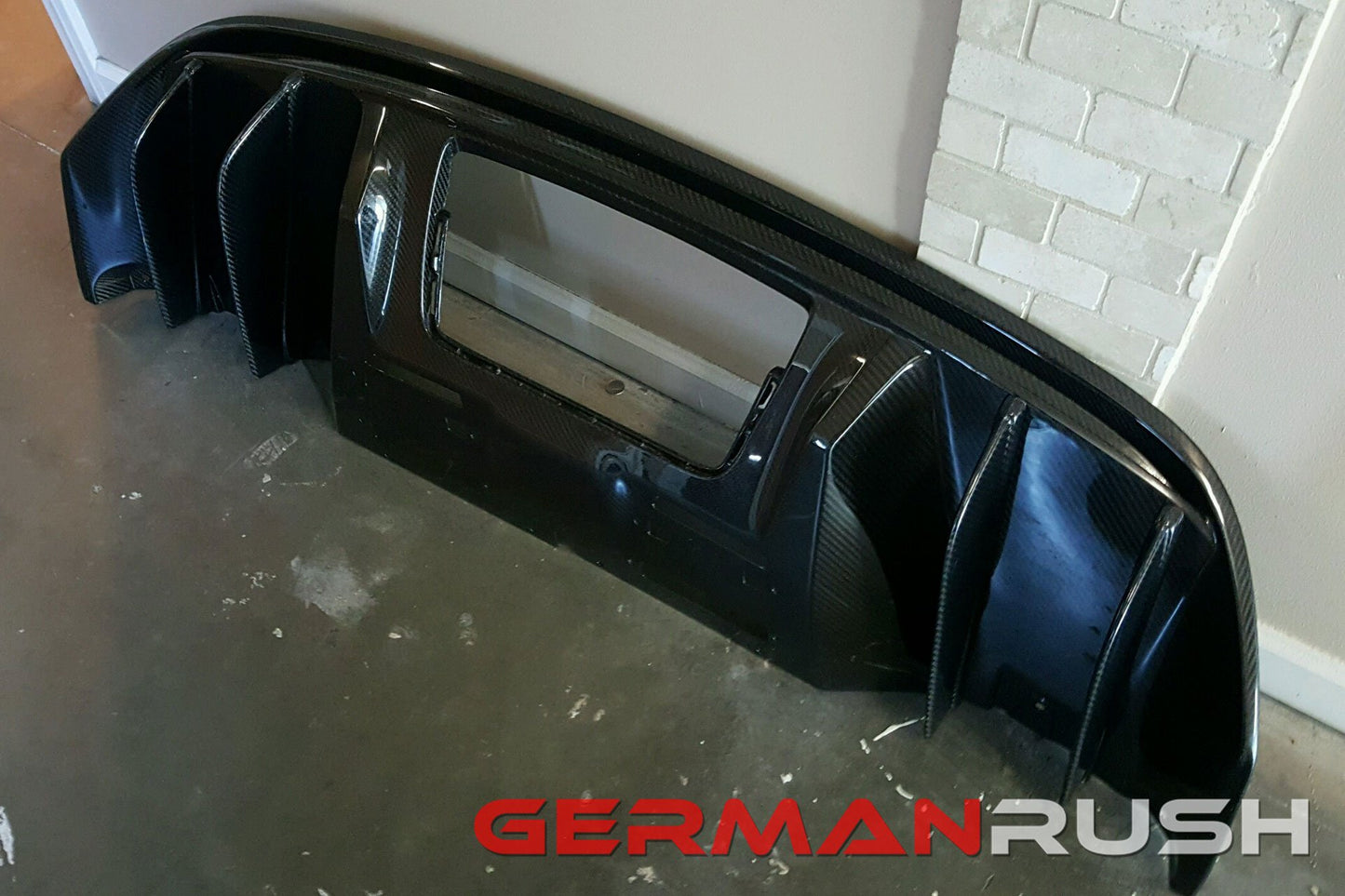 Rear Diffuser V10 Style with fins for Audi R8 2009-2012 in Carbon Fiber or Fiberglass